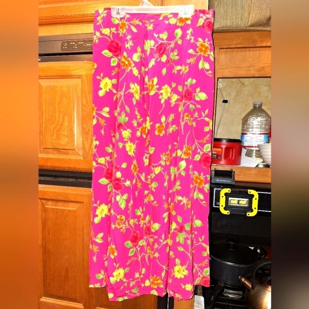 A Petite Sophisticate 100% Silk maxi skirt in a size 12. Pre-loved in great con.